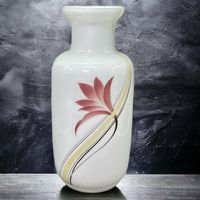 Grand ancien vase en opaline blanche peint à la main