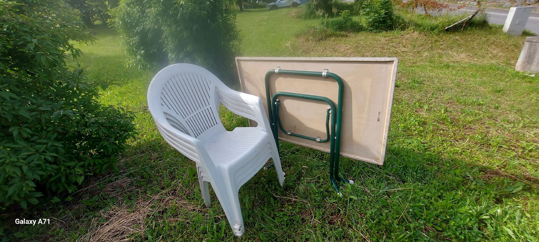 Set di tavolo e panche: Ensemble table et 4 chaises de jardin  – Usato da St-Gingolph venduto da Daillens 1