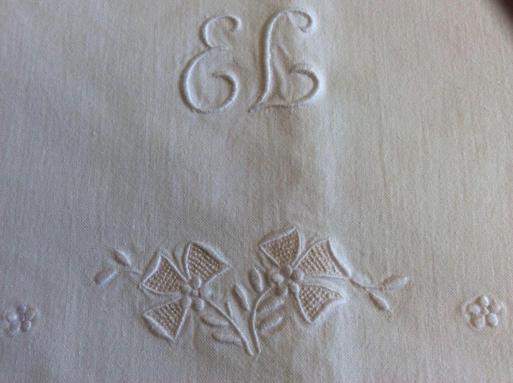 Biancheria da letto: Altes Leintuch aus feinem Leinen. Mit Monogramm: E. L. – Nuovo (secondo la descrizione) da Birwinken venduto da waldmanndli 2