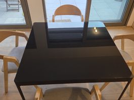table ikea noir en verre