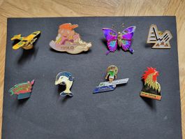 8 verschiedene Ansteckpins