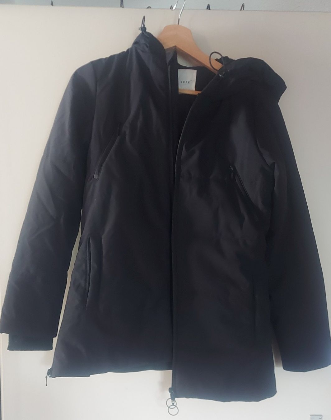 Jacken: Schwarze Winterjacke Gr. 36 SKFK – Gebraucht aus Winterthur von ugahugah