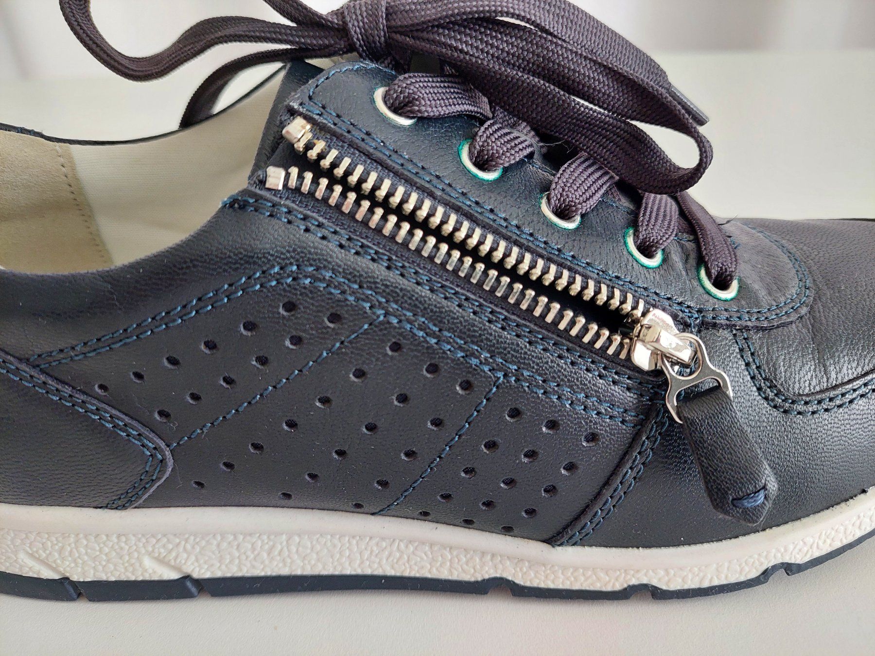Scarpe da donna: Damen-Sneaker MEDICUS , Gr. 39 , voll echt Leder , fabrikneu – Nuovo (secondo la descrizione) da Zürich venduto da Lacoste06 9