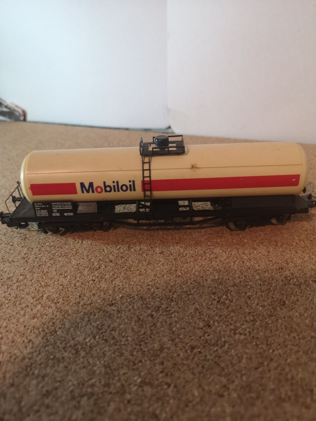 Modelleisenbahnen: Div. Tankwagen H0 – Gebraucht aus Heimberg von Newyorker5 6