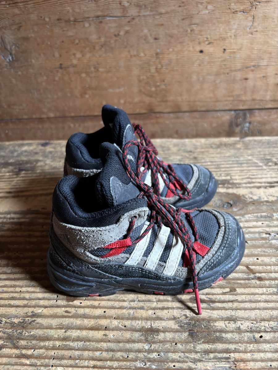 Adidas Chaussures garçon: Adidas Wanderschuhe GR 25 – D'occasion à Zürich par Neon05