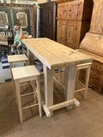 Massiver Altholz-Stehtisch mit 4 Barhockern