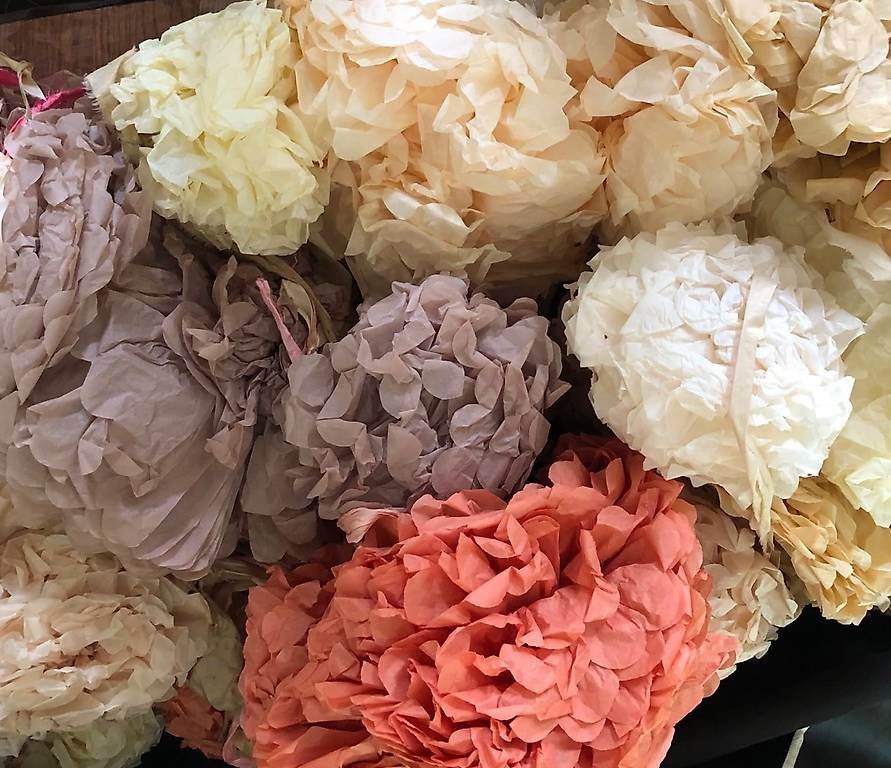 Tutte le decorazioni: Über 100 Ponpons für Hochzeit oder anderes Fest – Usato da Huttwil venduto da liwttuh 1