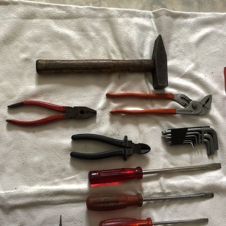 Lot Werkzeug, Schraubenzieher Zange Inbus Hammer (Gebraucht) in ...