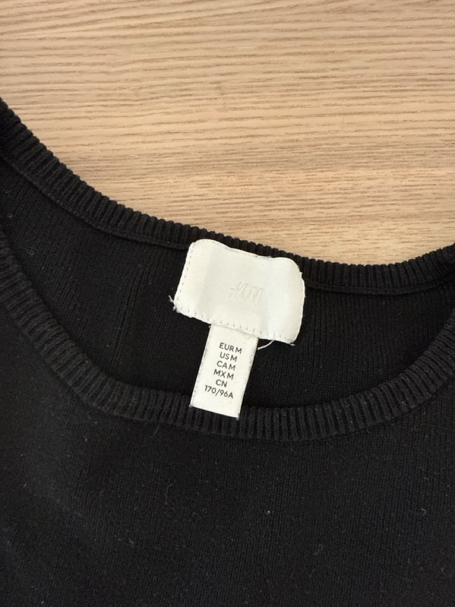 H&M Top: Top mezza manica H&M taglia M – Usato da Baden venduto da LucyPeckam32 3