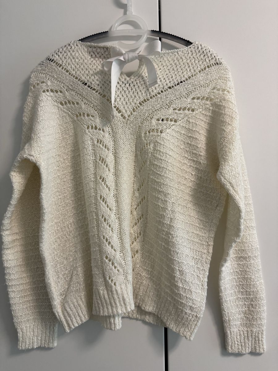 Bershka Pulls & Sweat-shirts: Süsser Pullover mit Schleife – D'occasion à Zürich par ljp_2hsx 2