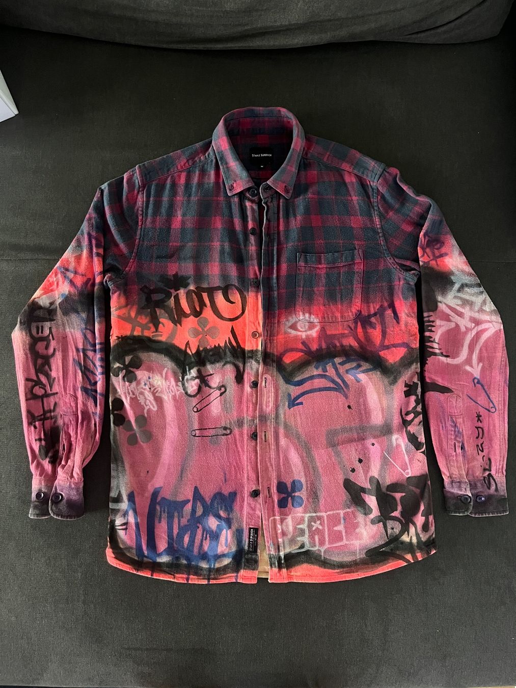Hemden: Recycled Graffiti Flannel Shirt – Gebraucht aus Bolligen von Zigentala 5