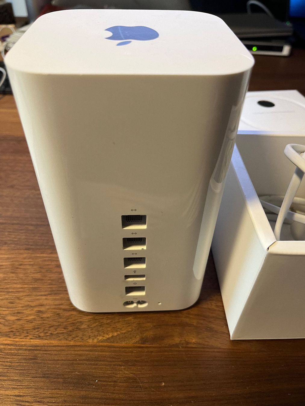Apple Harddisks: Apple Airport Time Capsule 3 TB – Gebraucht aus Toffen von  3