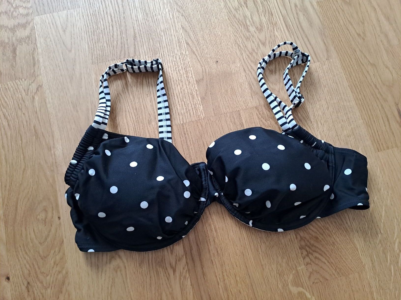 S.Oliver Costumi da bagno & Bikini: Schönes s.Oliver Bikini Oberteil, Grösse 44D, Bademode – Nuovo (secondo la descrizione) da Münchenbuchsee venduto da Babsique