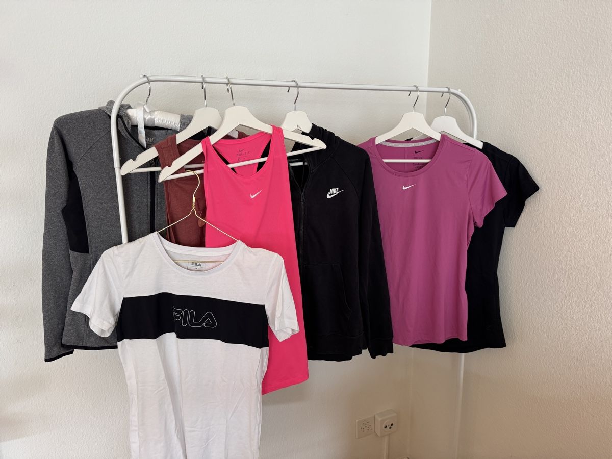 Lotti di vestiti: Sport-Kleiderpaket im Grösse M – Usato da Zürich venduto da s.o13