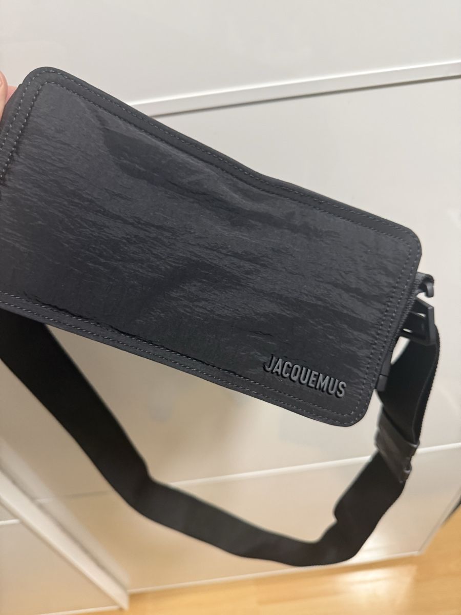 Jacquemus Sacs: Jacquemus Tasche schwarz neuwertig – Neuf avec emballage d'origine à Ostermundigen par wal_2qf6