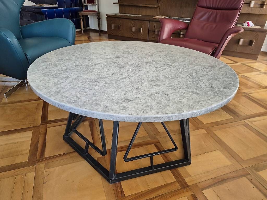 Tavoli: Granittisch – Usato da Altdorf UR venduto da ger_q88f