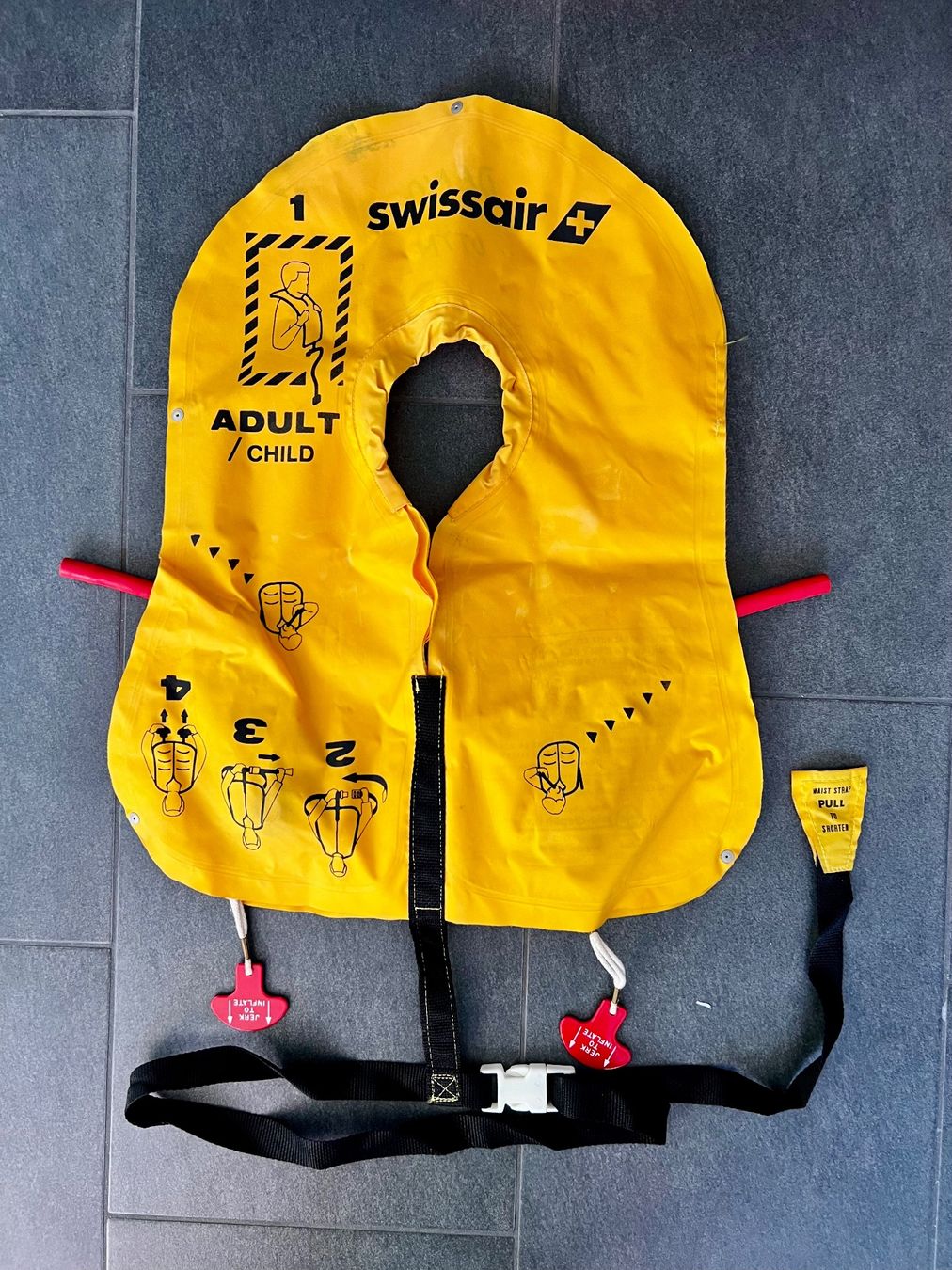 Giubbotti di salvataggio: Schwimmweste - Swissair – Usato da Muttenz venduto da Flyaway747