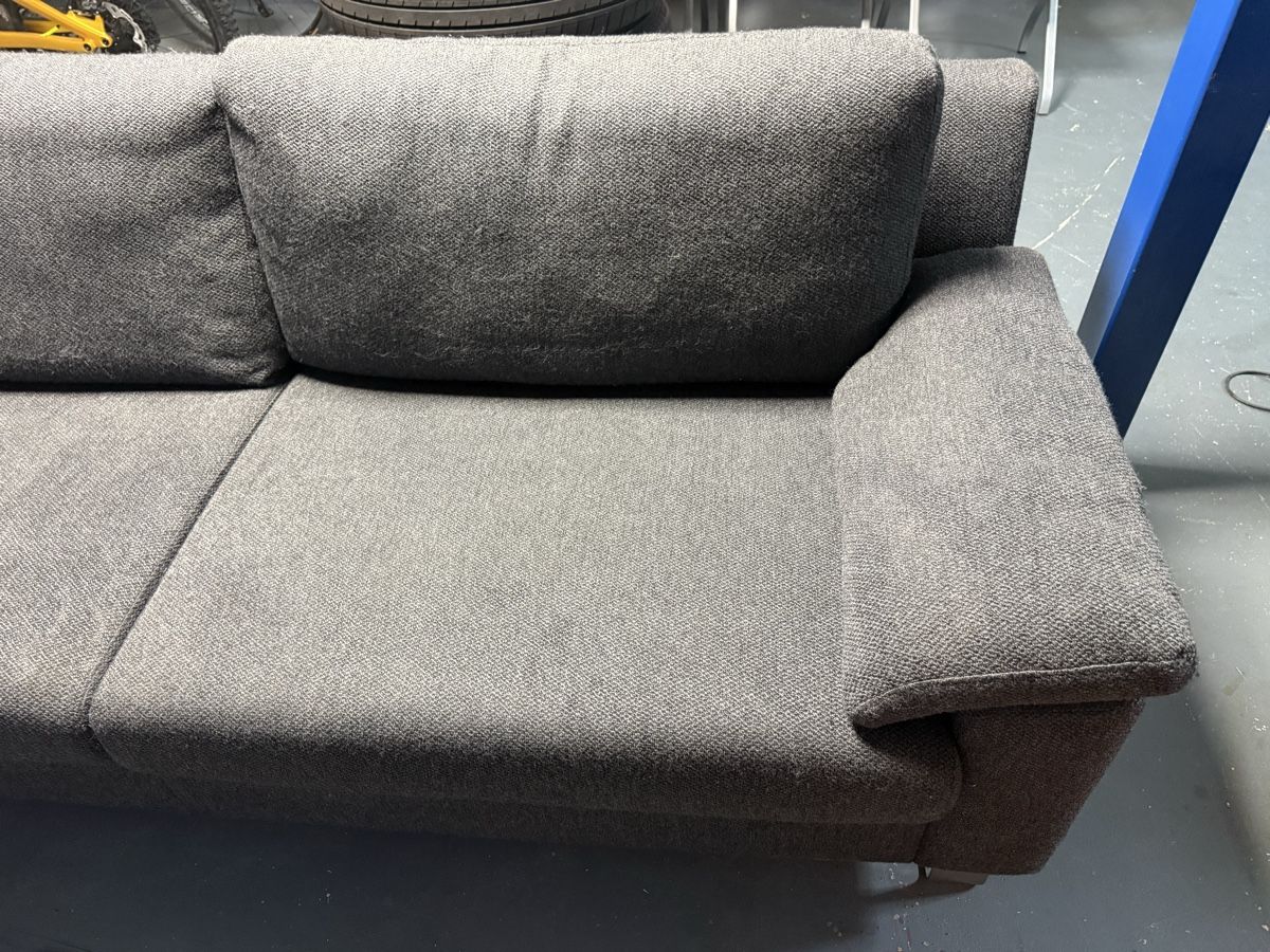 Sofas: Ecksofa Stoff grau mit Recamiere – D'occasion à Gerlafingen par driver-rent 2