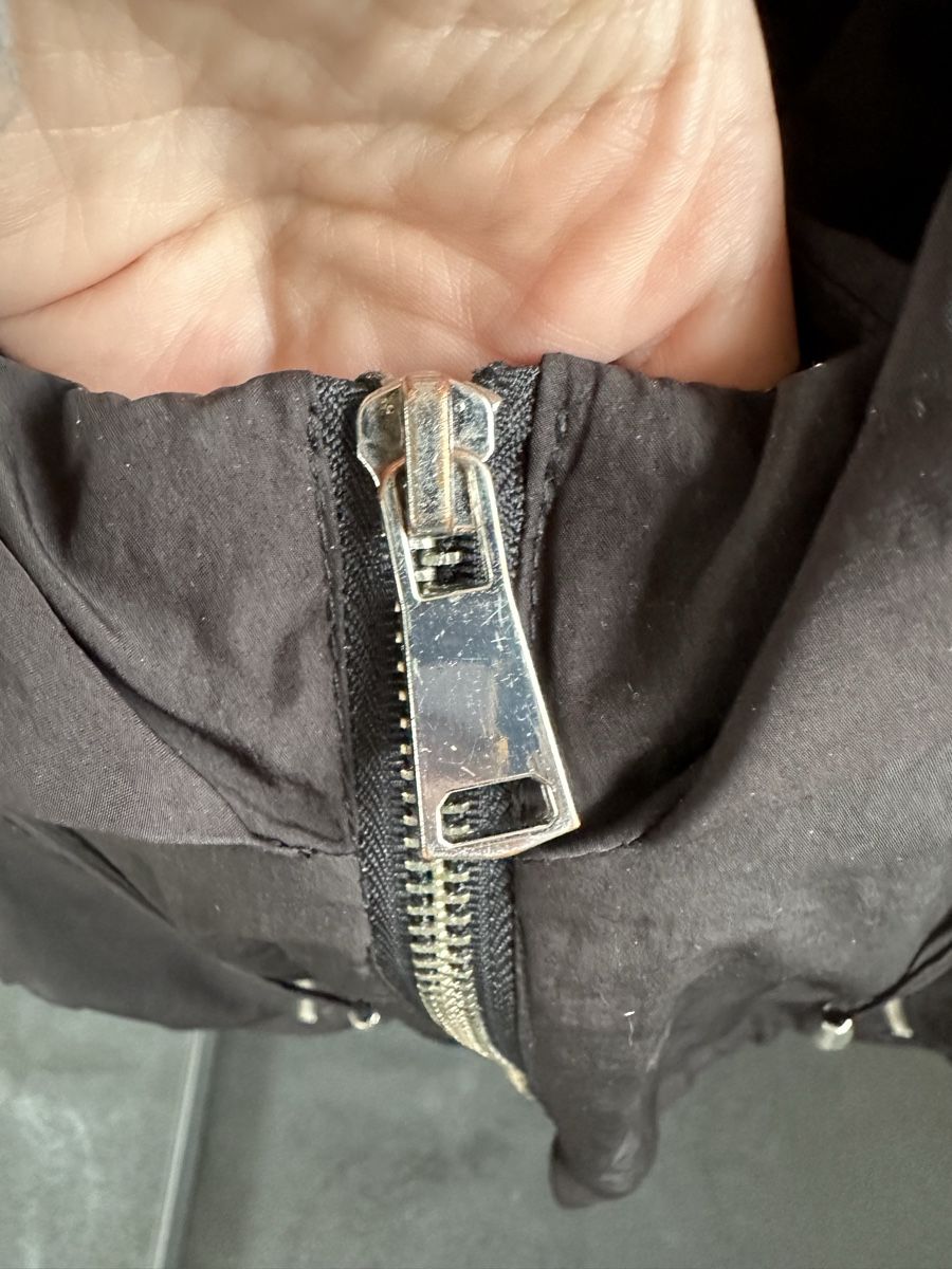 Pull&Bear Giacche: Schwarze Übergangsjacke mit Kapuze – Usato da Romanshorn venduto da laa_279h 2