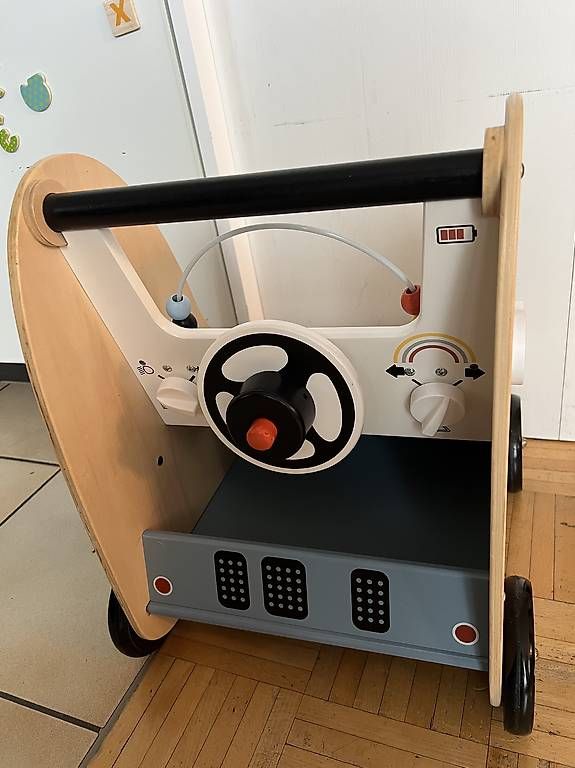 Jouets: Lernlaufwagen Holz Vertbaudet - reserviert – D'occasion à Knutwil par SamScythes87 1