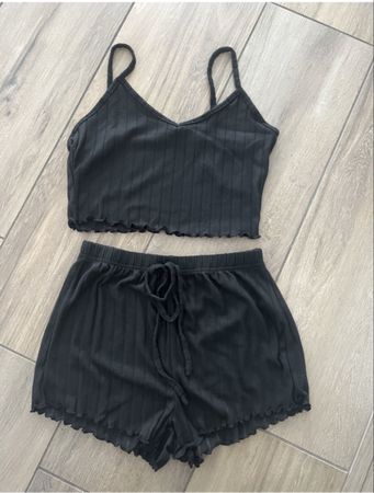 TOP UND SHORTS UNGETRAGEN GRÖSSE S
