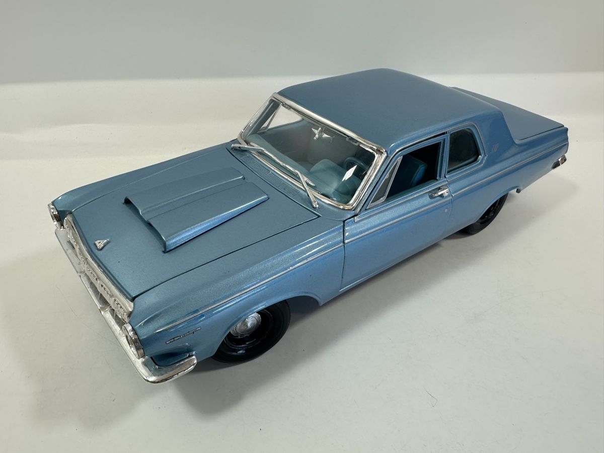 Maisto Modellini d'auto: 1963 Dodge 330 1:18, hellblau, MAISTO – Usato da Zofingen venduto da rf9_x2xt 1