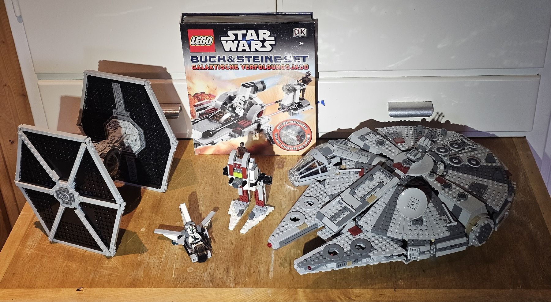 Lego Spielzeuge: LEGO Star Wars Millenium Falcon & TIE Fighter – Gebraucht aus Schattenhalb von DeepSilence