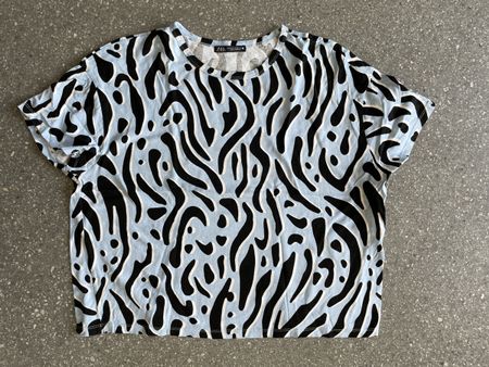 T-shirt ZARA imprimé bleu et noir taille M bon état