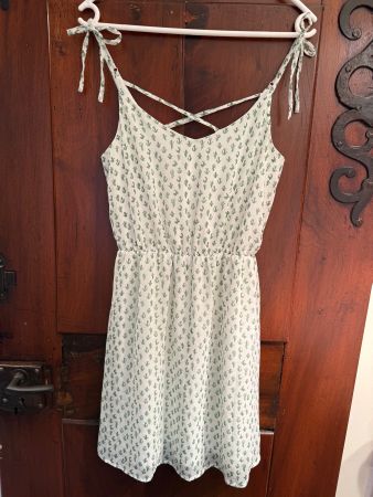 Sommerkleid weiss grün Kaktus Muster Träger gebunden