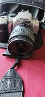 Canon EOS 300 Spiegelreflexkamera mit 18-55mm Objektiv.