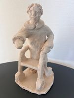 Originelle Tonfigur ältere Person mit Rollator – Handarbeit