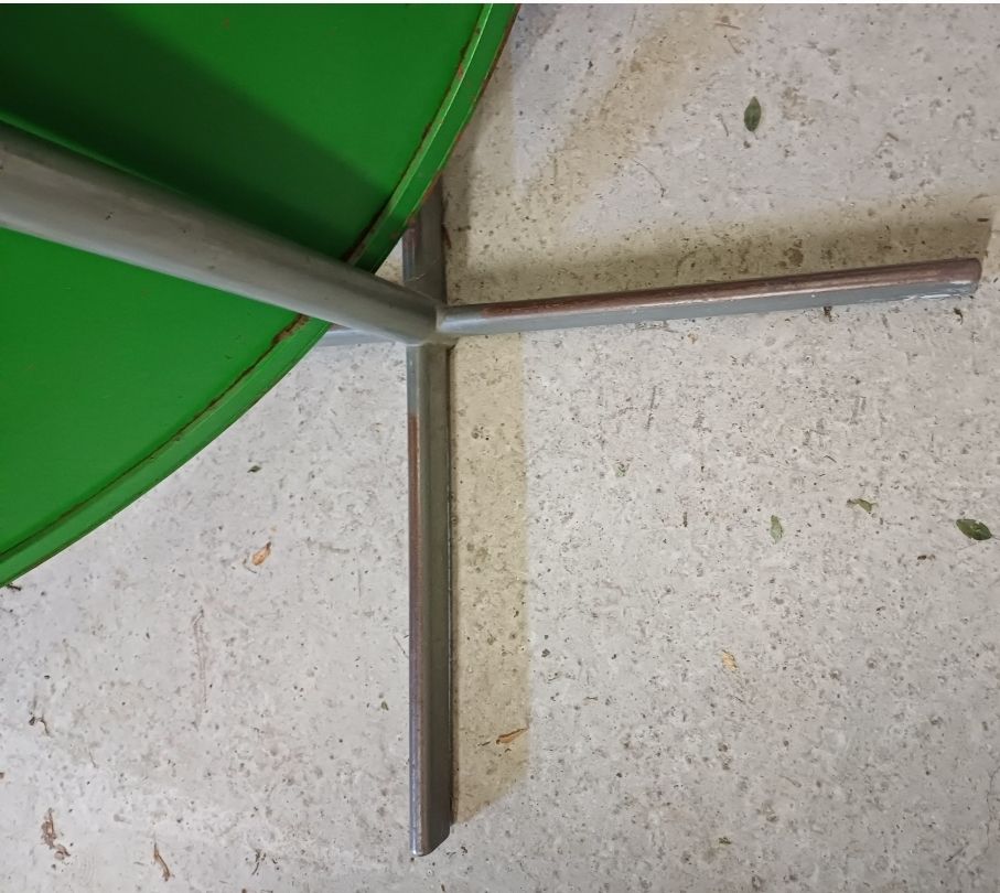 Tables: Robuster Gartentisch, Metall,Vintage Durchmesser 120cm – D'occasion à Flaach par ker_6ml7 5