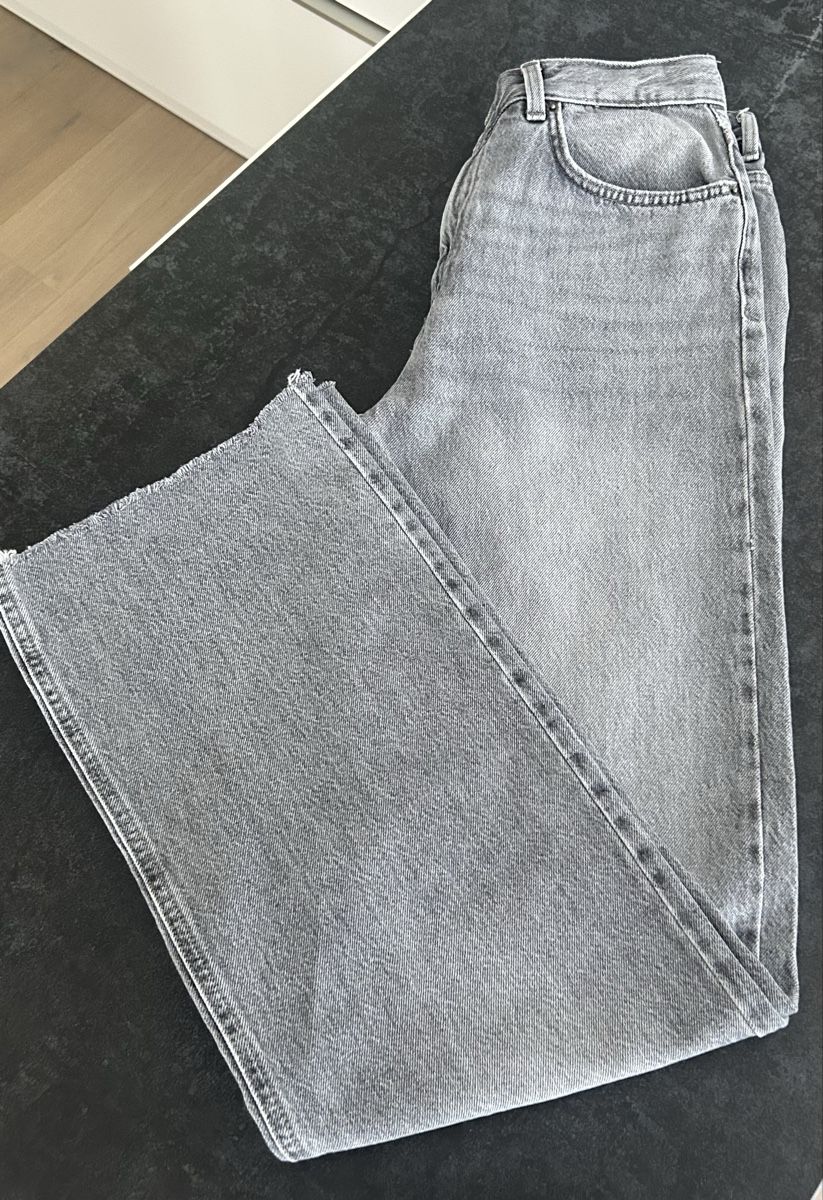 Pull&Bear Jeans: Pull&Bear Jeans, Grau, Grösse 36, Top Zustand! – Nuovo (secondo la descrizione) da Wolfhausen venduto da Nihei
