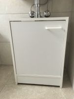 Weisser Badezimmer-Unterschrank