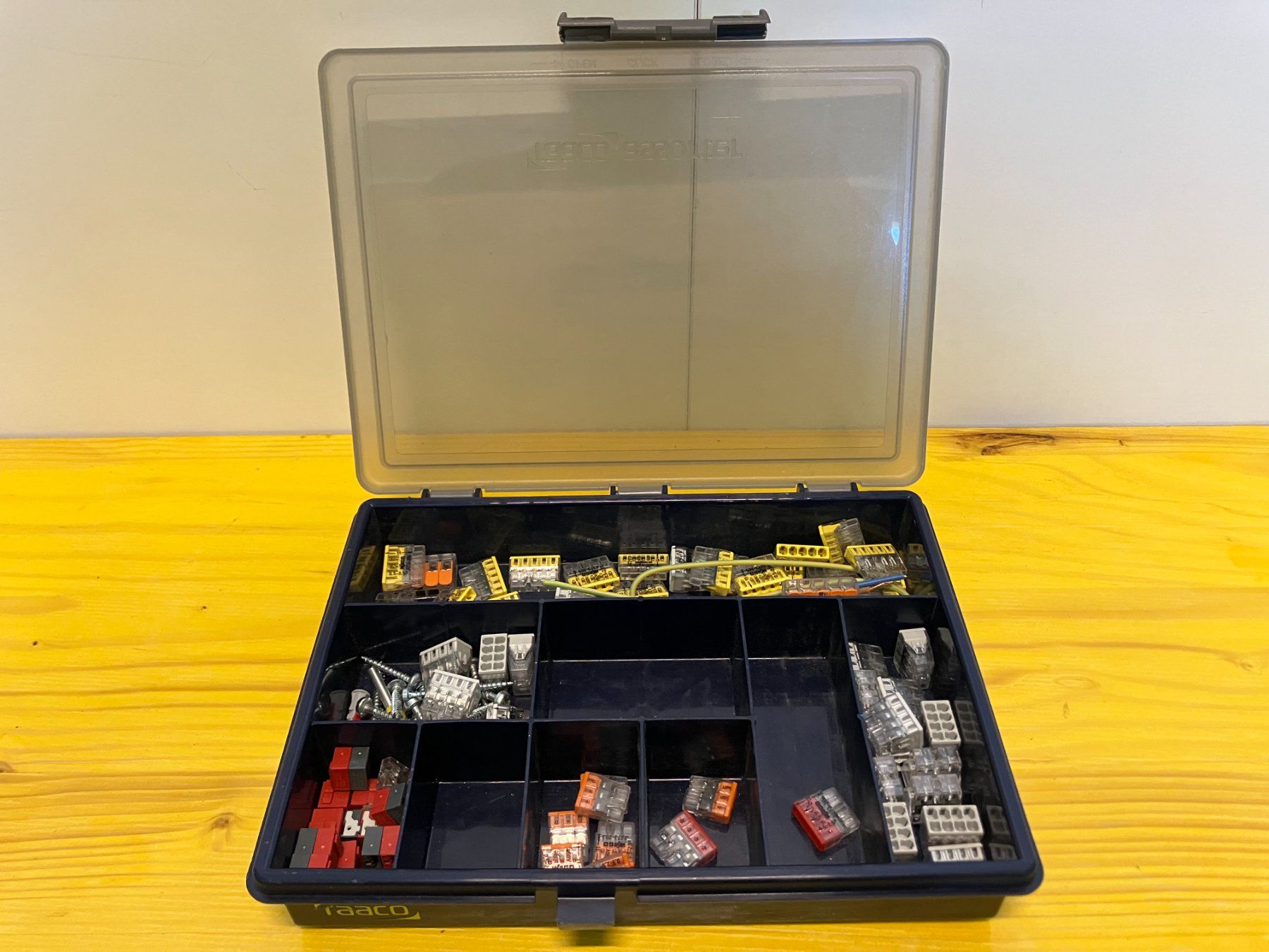 Utz Tutti gli attrezzi: Raco Sortierbox/Koffer mit Inhalt ab 1.- – Nuovo (secondo la descrizione) da Lichtensteig venduto da Buy24International