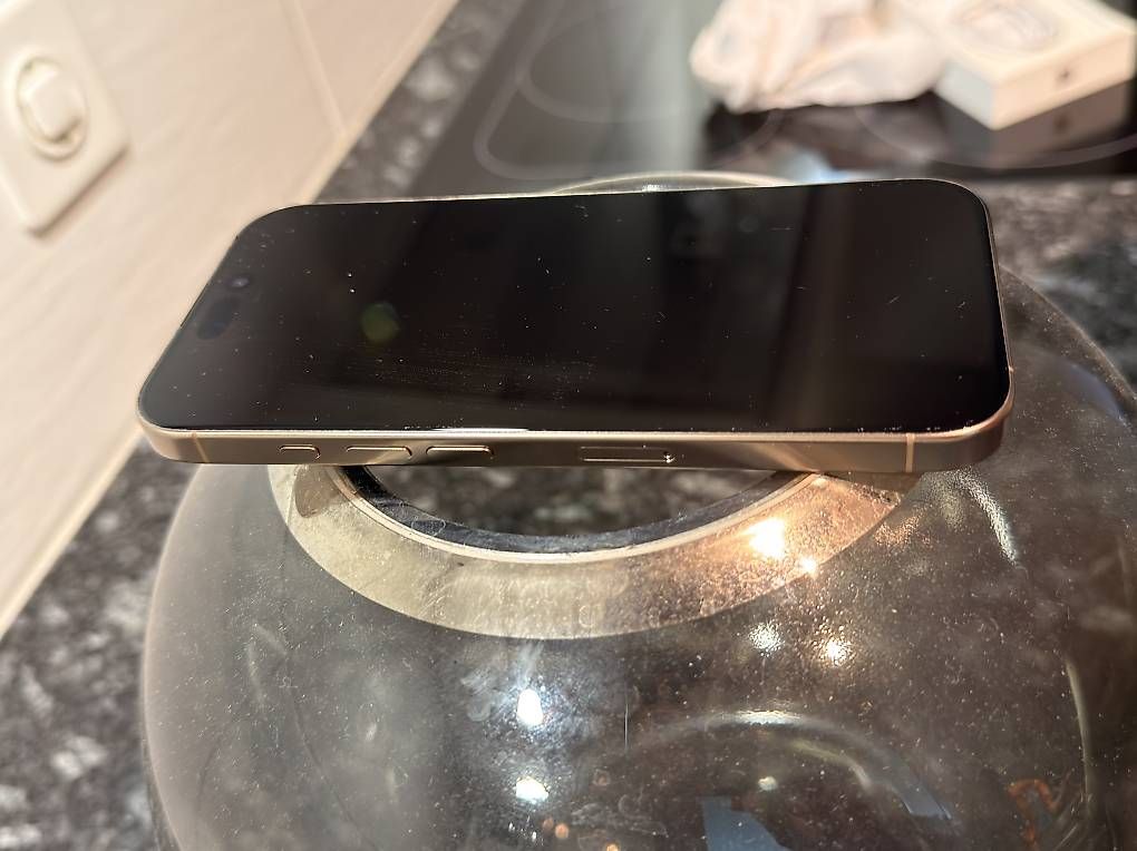 Handys / Smartphones: iPhone 16pro 512 GB – Gebraucht aus Herrliberg von sas_y872 2