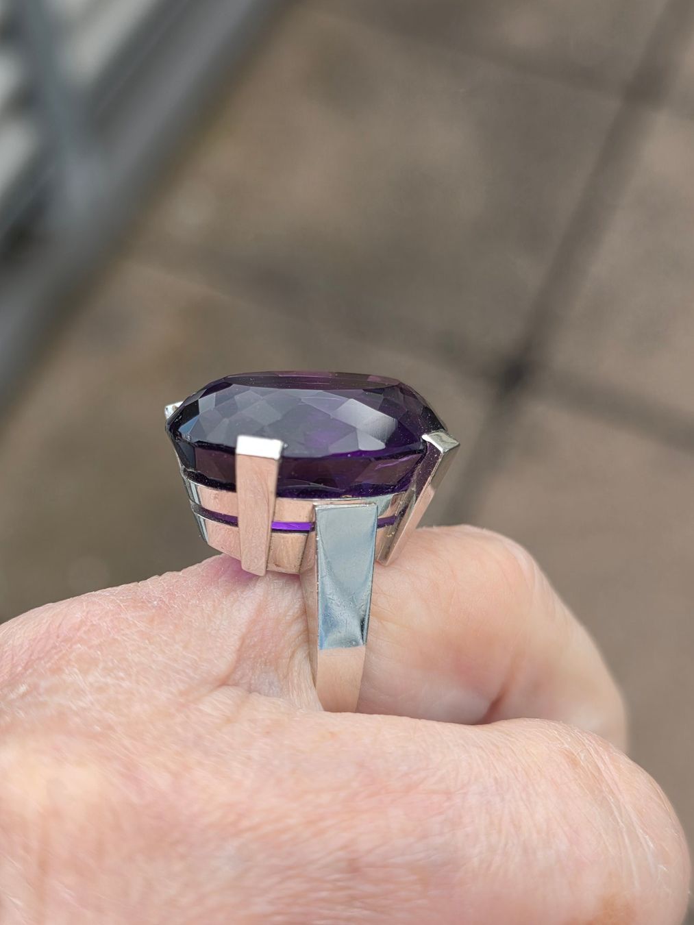 Anelli: Ring mit sehr grossem Amethyst – Usato da Langendorf venduto da munzli59 3