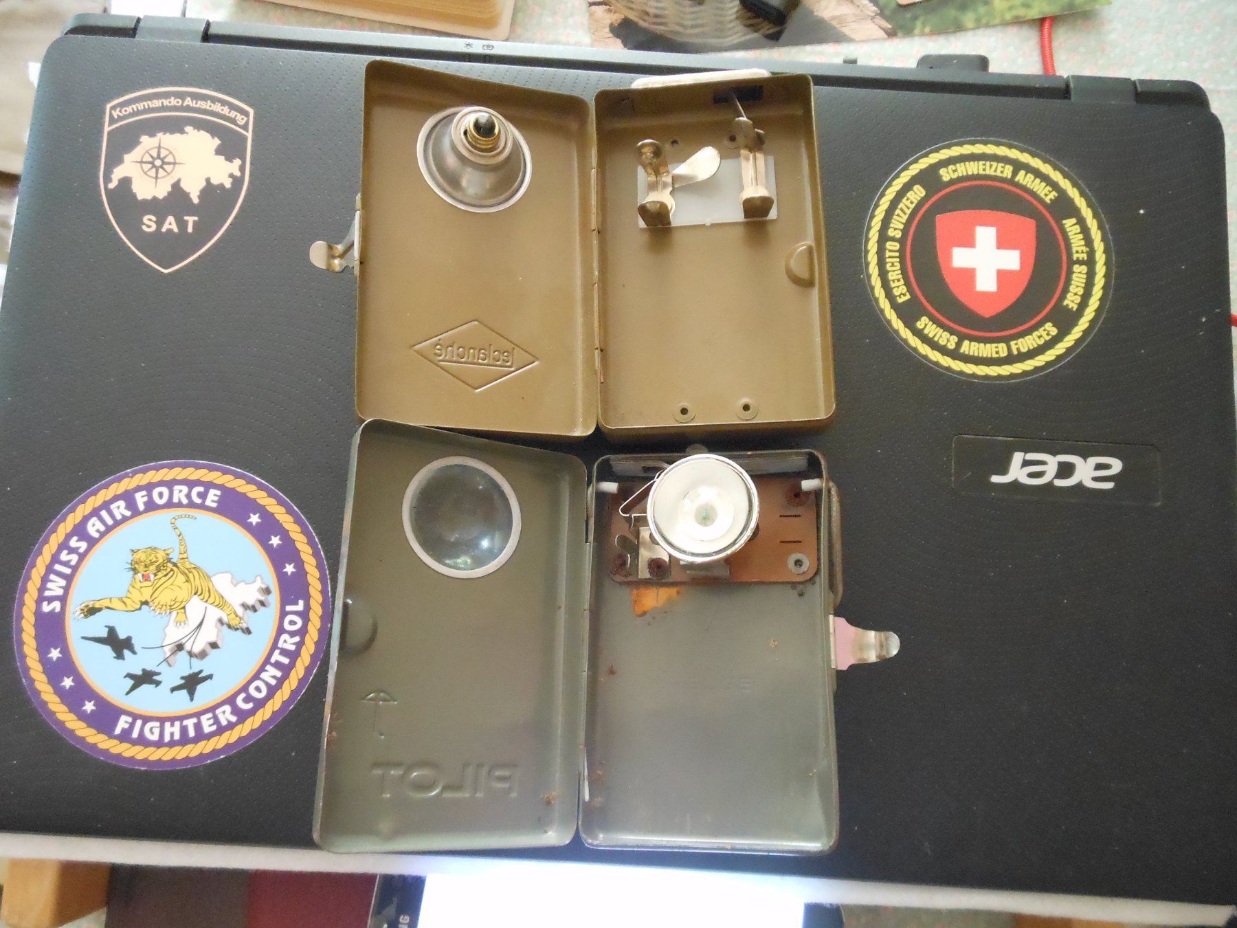 Schweizer Armee Lampade: 2x Vintage Schweizer Armeelampe Pilot + Eclanché Lampe – Usato da füllinsdorf venduto da raiatea1 1
