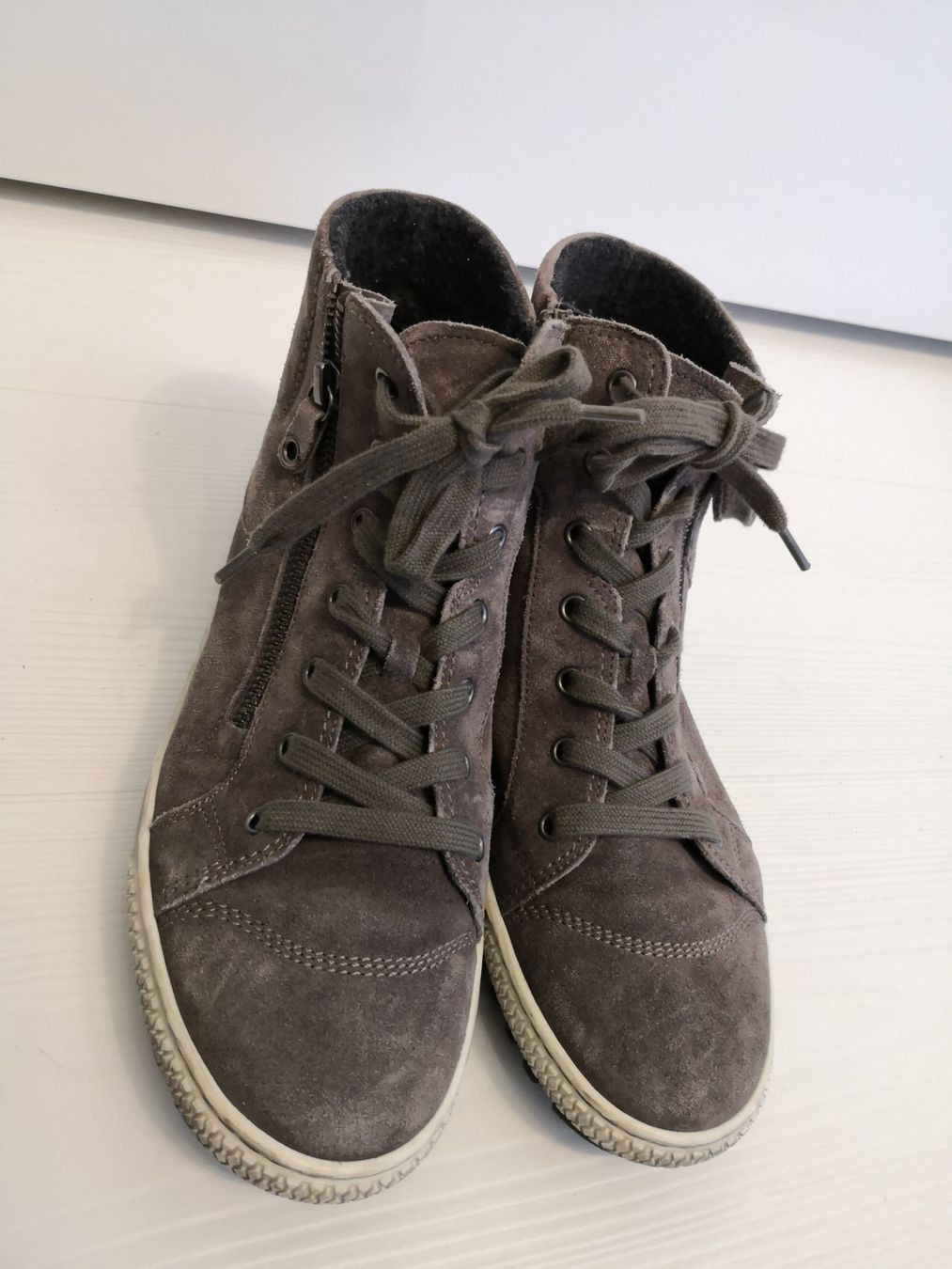 Gabor Scarpe da donna: 🤩GABOR SNEAKER WILDLEDER GRAU – Usato da Olten venduto da Naja-Twins-Twins 1