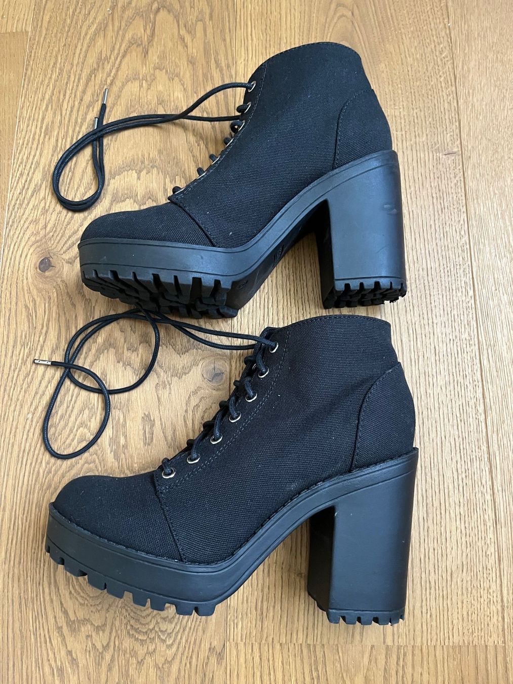 H&M Scarpe da donna: Damenschuhe "DIVIDED" – Usato da Balgach venduto da Olieto 1