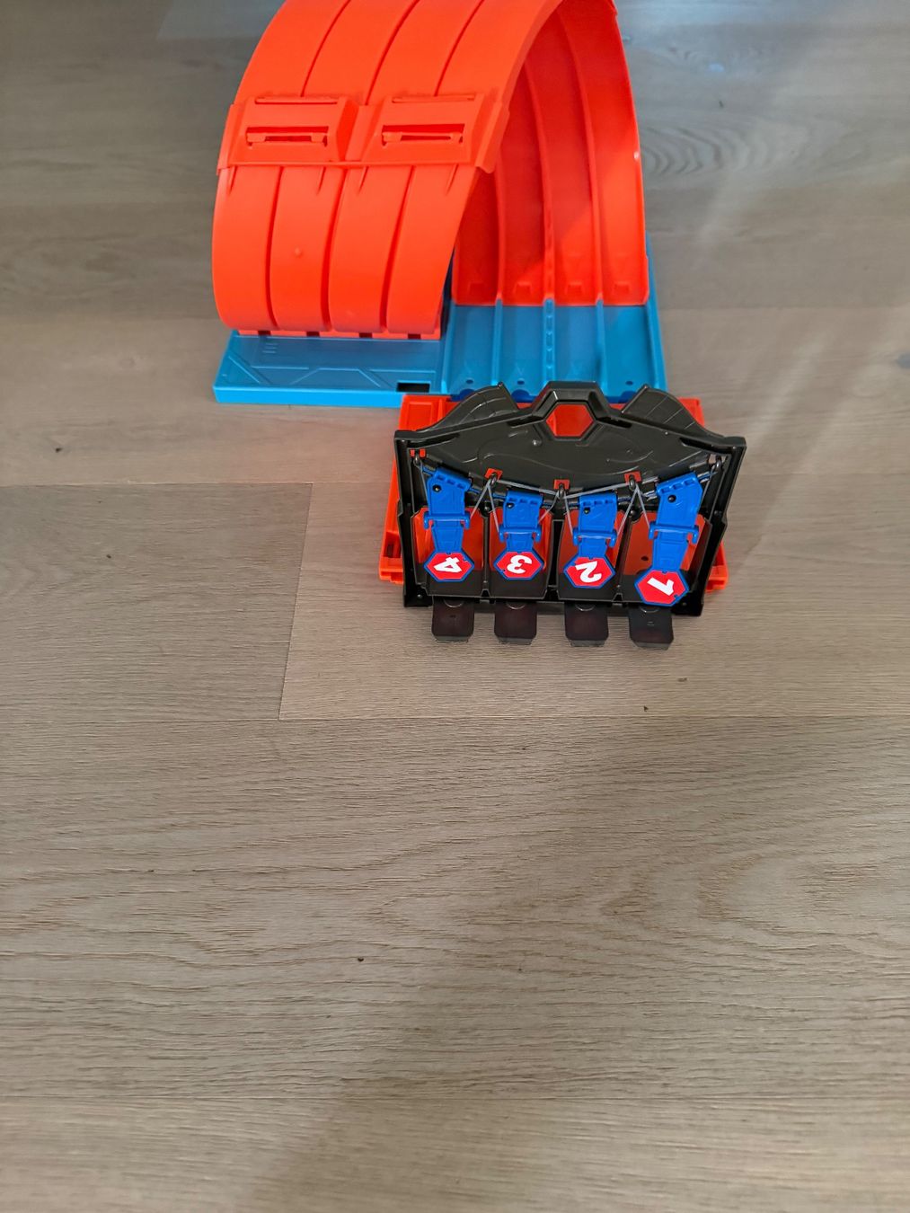 Hot Wheels Giocattoli: Hot Wheels Bahn Track mit 3 Optionen – Usato da Zollikon venduto da Cwoody 7