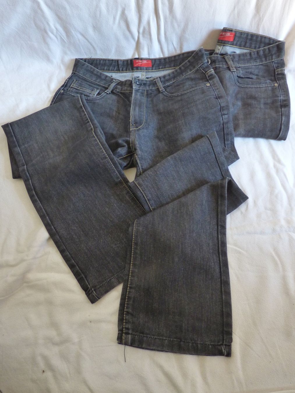 Hosen: 2 schwarze Jeans (Gr. 44/30) – Gebraucht aus Zürich von Goulliver