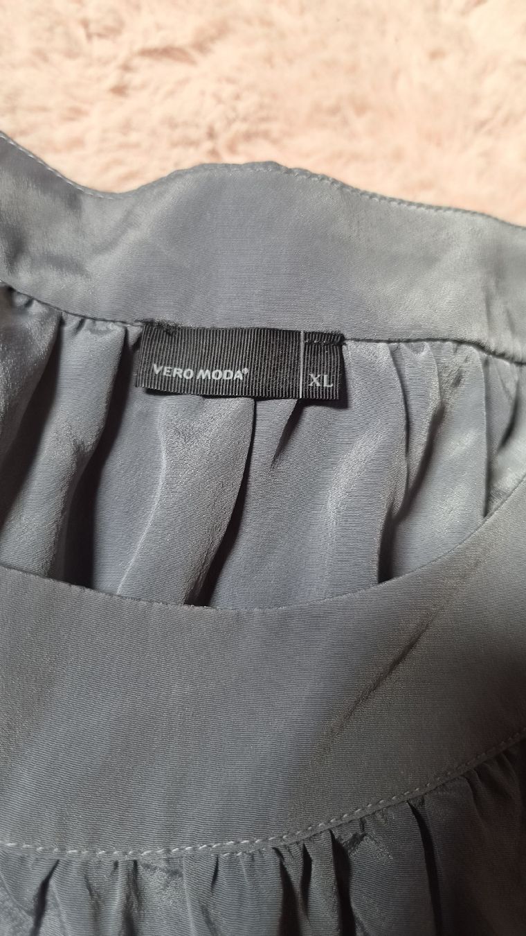 Vero Moda Chemisiers: Damen Oberteil VERO MODA grau Grösse XL – D'occasion à Mellingen par BiBi.16 1