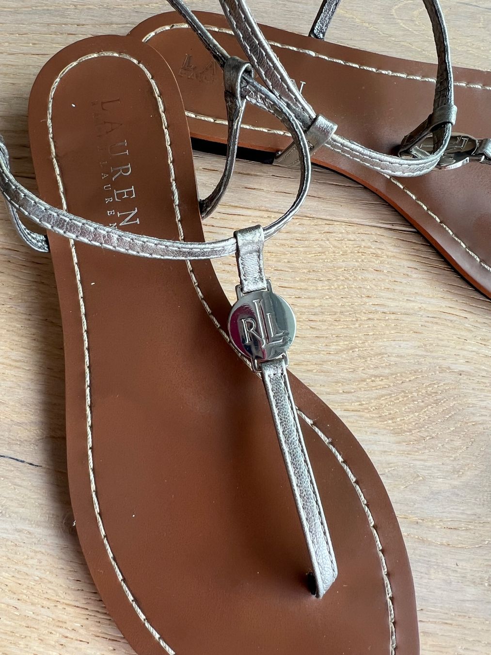 Ralph Lauren Chaussures femmes: Ralph Lauren Sandalette silber Gr. 37 – D'occasion à Meilen par Masupilamy 1