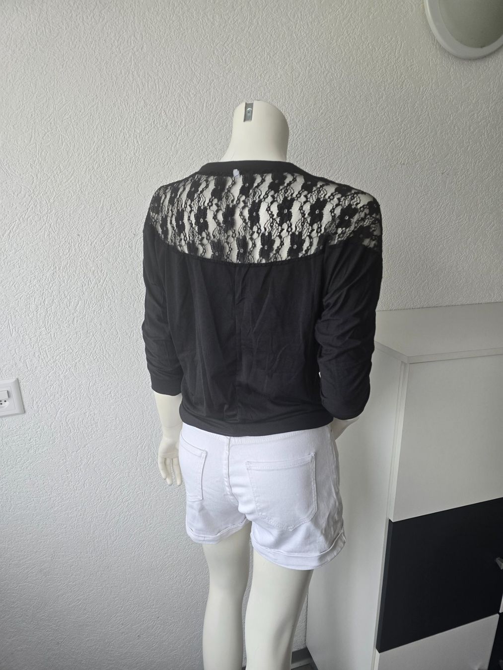 Top: Pull noir et dentelle T-S Neuf – Nuovo e nell'imballaggio originale da Les Verrières venduto da kitel79 7