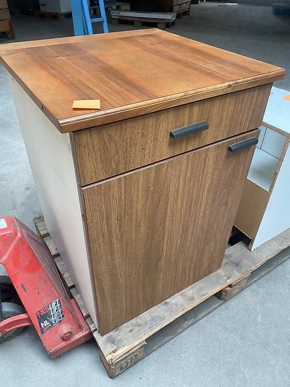 Büffets: Meuble de cuisine en bois – Gebraucht aus Chamoson von a_laroyale