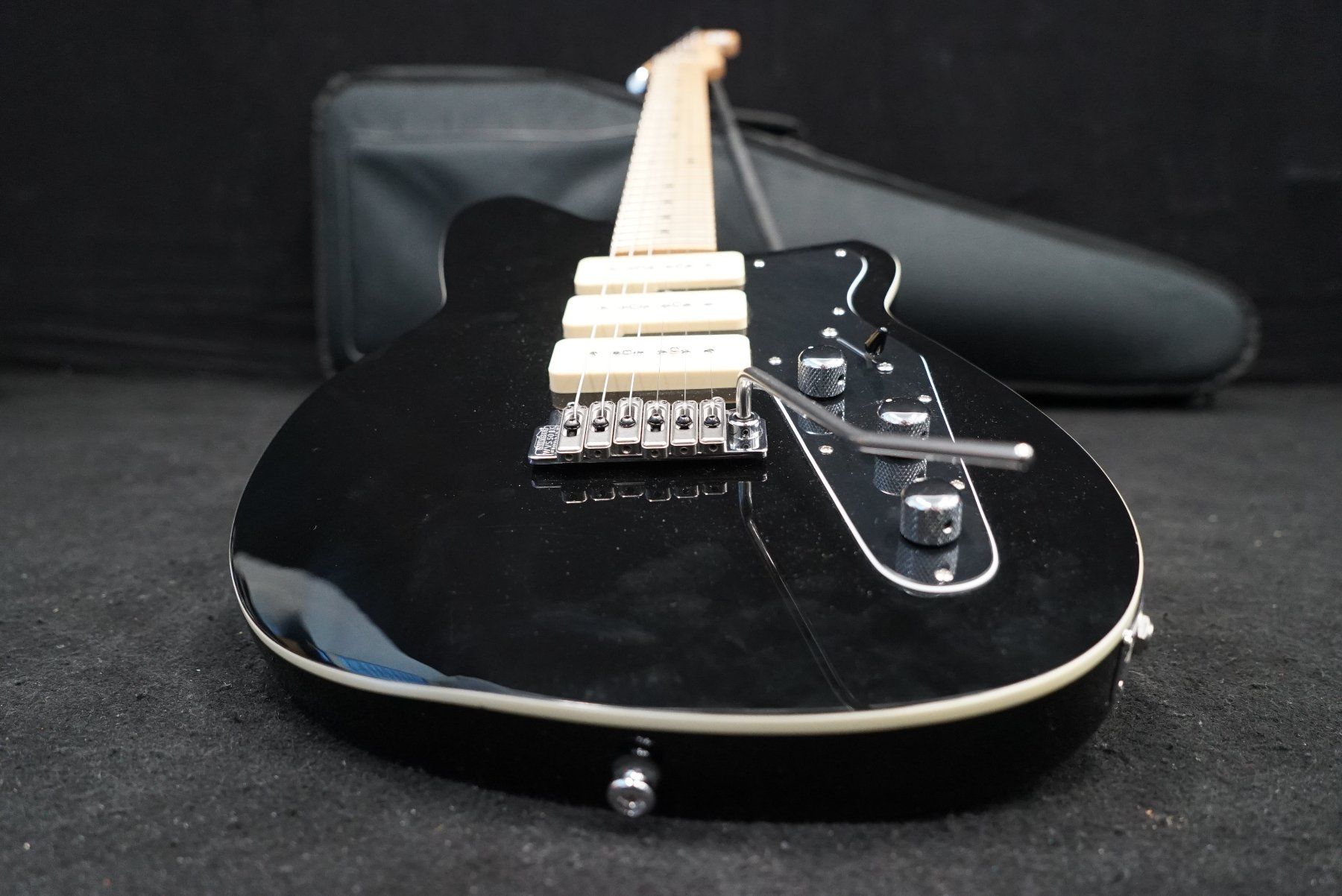 Strumenti musicali: Reverend Jetstream 390 Roasted Maple Fingerboard E-Guitar – Usato da Ortschwaben venduto da Musictrade 1
