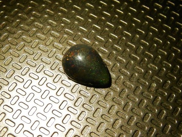 Pierres précieuses: Black Opal 1.03carat – Neuf (Voir description) à Gals par Vivelesencheres 1
