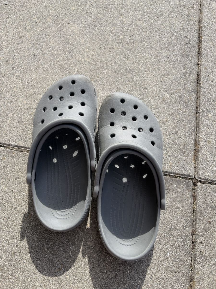 Crocs Chaussures femmes: Crocs Clogs grau Grösse 37/38. guter Zustand – D'occasion à Opfershofen TG par dan_nxk8 1