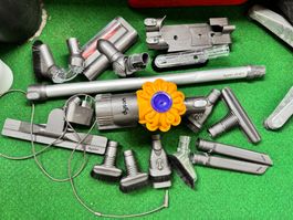 Dyson V6